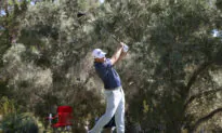 Tom Hoge Rides a Pair of Eagles to 63, Las Vegas Lead
