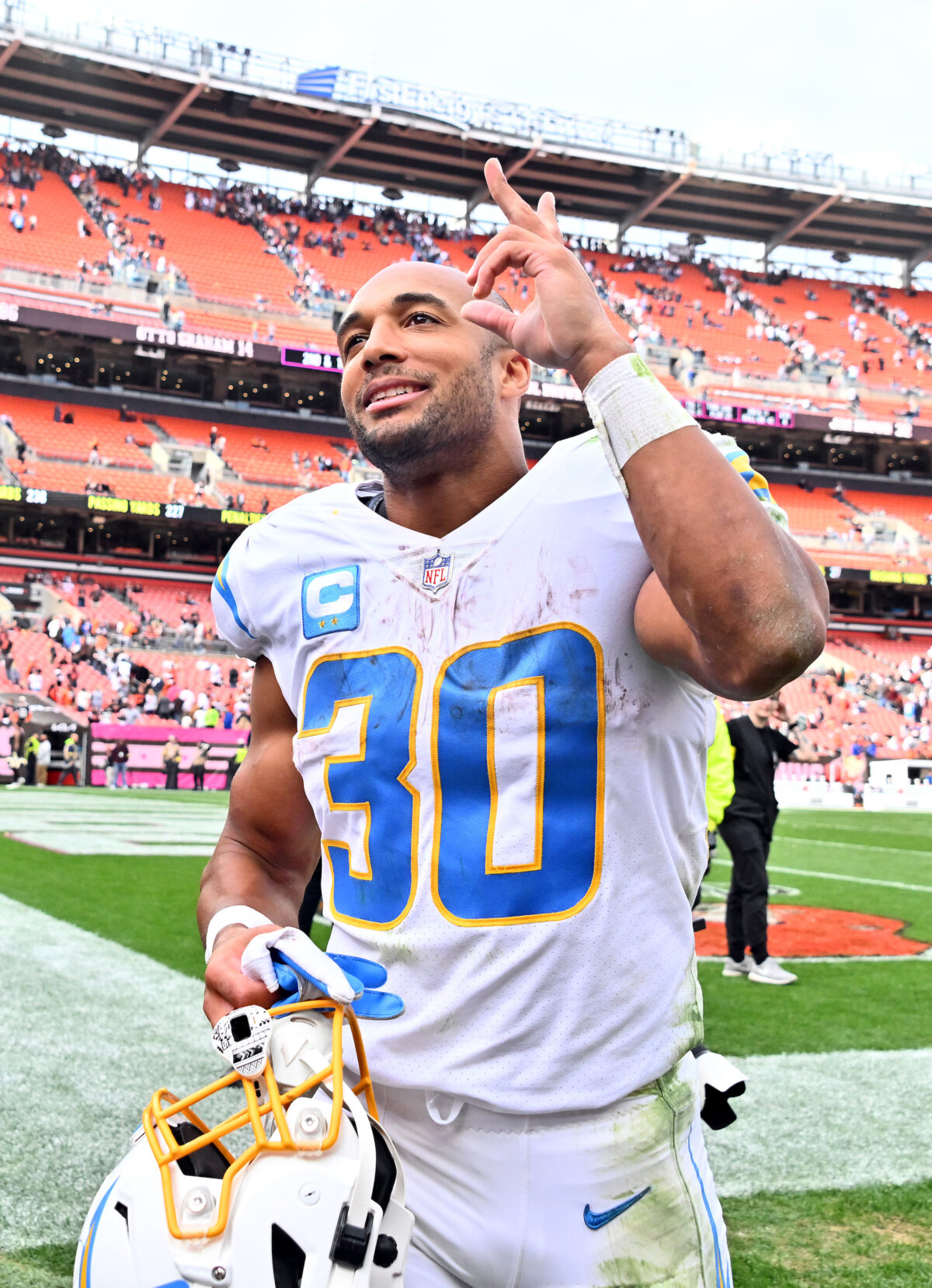 Final Drive: Chargers Edge Browns in Cleveland With 30-28 Win