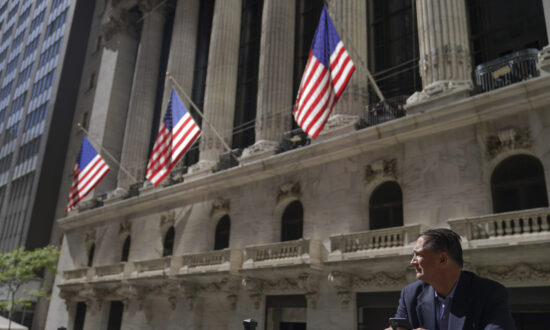Stocks Sink as Markets Brace for Big Week With Fed, Earnings