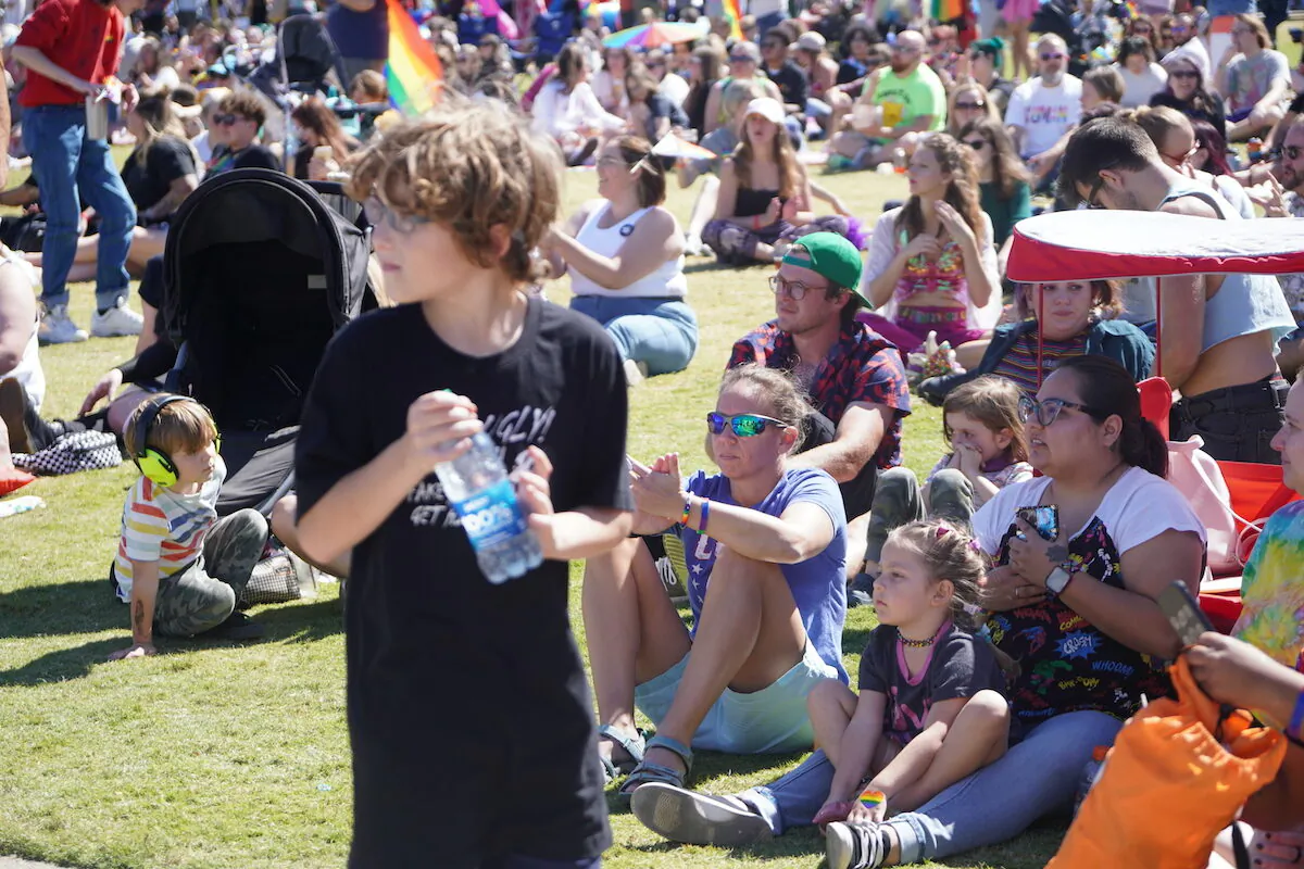 Children prepare to watch drag queens perform at the Chattanooga Pride parade in Chattanooga, Tenn. on Oct. 2, 2022. (Jackson Elliott/The Epoch Times)