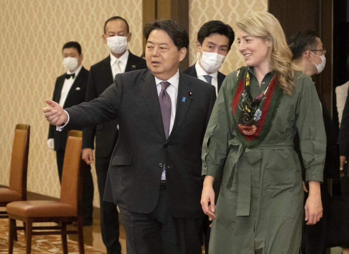 Japanese Foreign Minister Yoshimasa Hayashi escorts Canadian Foreign Minister Melanie Joly at the start of their meeting at the Iikura Guest House in Tokyo, Oct. 11, 2022. (The Canadian Press/Yuichi Yamazaki)
