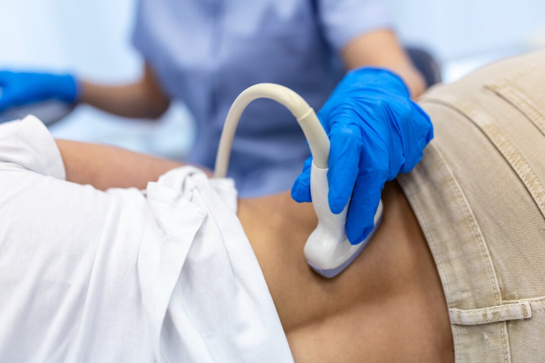 Unlike the standard procedure for kidney stones now in use that requires sedation, this technology doesn't hurt, says M. Kennedy Hall. "It's nearly painless, and you can do it while the patient is awake, and without sedation, which is critical." (Photoroyalty/Shutterstock)