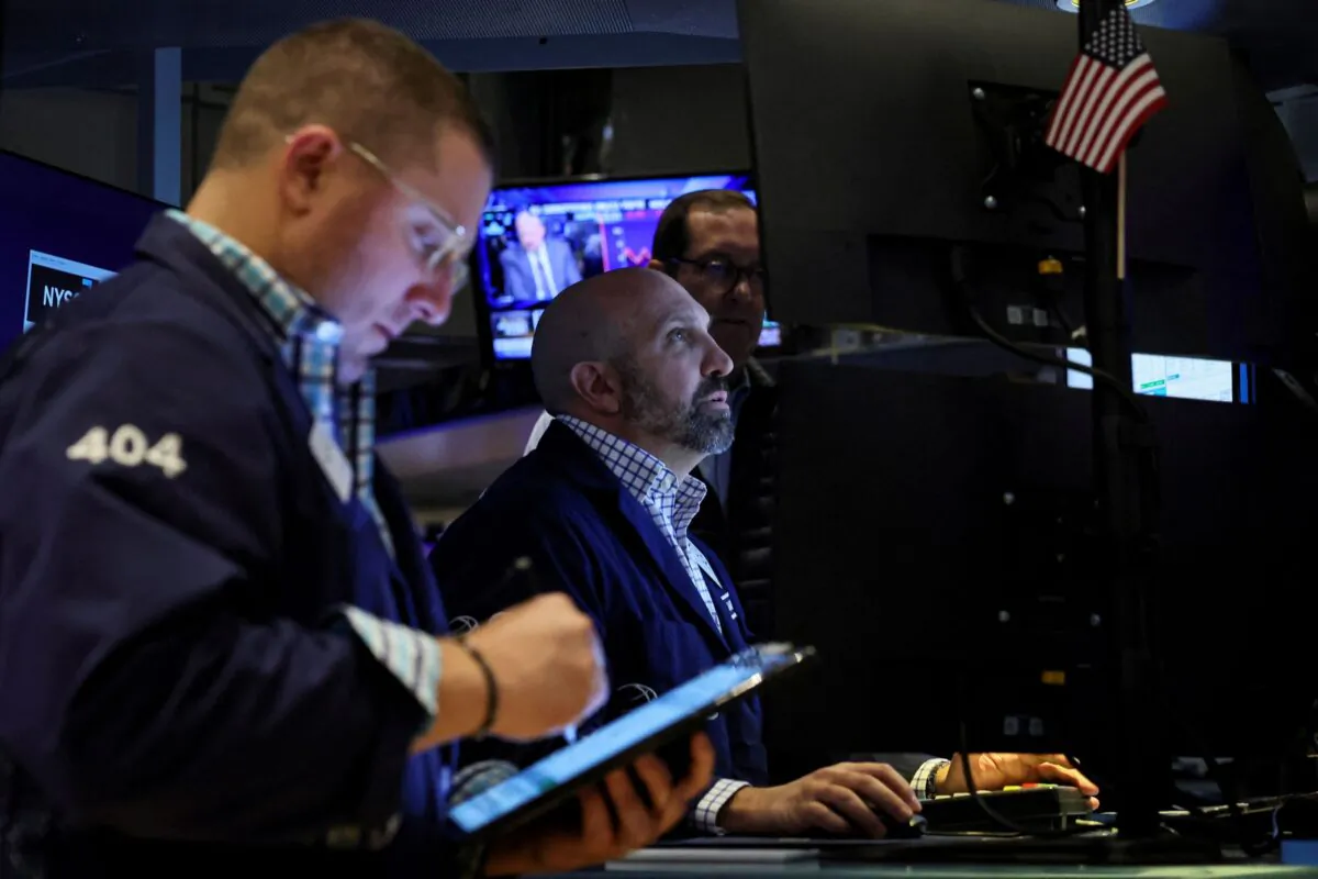 Traders work on the floor of the New York Stock Exchange (NYSE) in New York City on Oct. 7, 2022. (Brendan McDermid/Reuters)