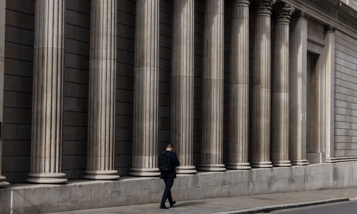 A member of the public walks past the Bank of England in London on Oct. 3, 2022. (Dan Kitwood/Getty Images)