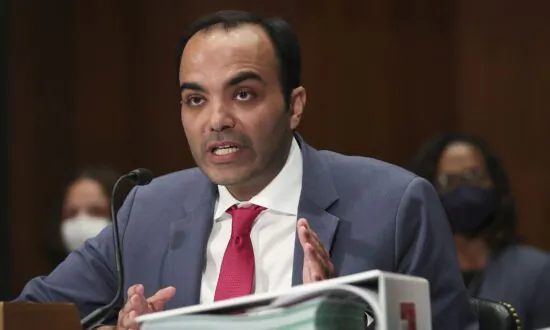 White House Proposes Cutting Big Banks’ Overdraft Fees to $3