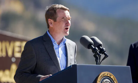 Democrat Senator ‘Willing’ to Force Government Shutdown If Ukraine Aid Is Kept Off Budget Deal