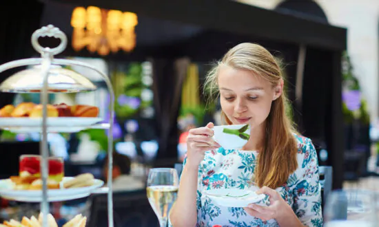 Tea Etiquette: The Dignity of the Cup