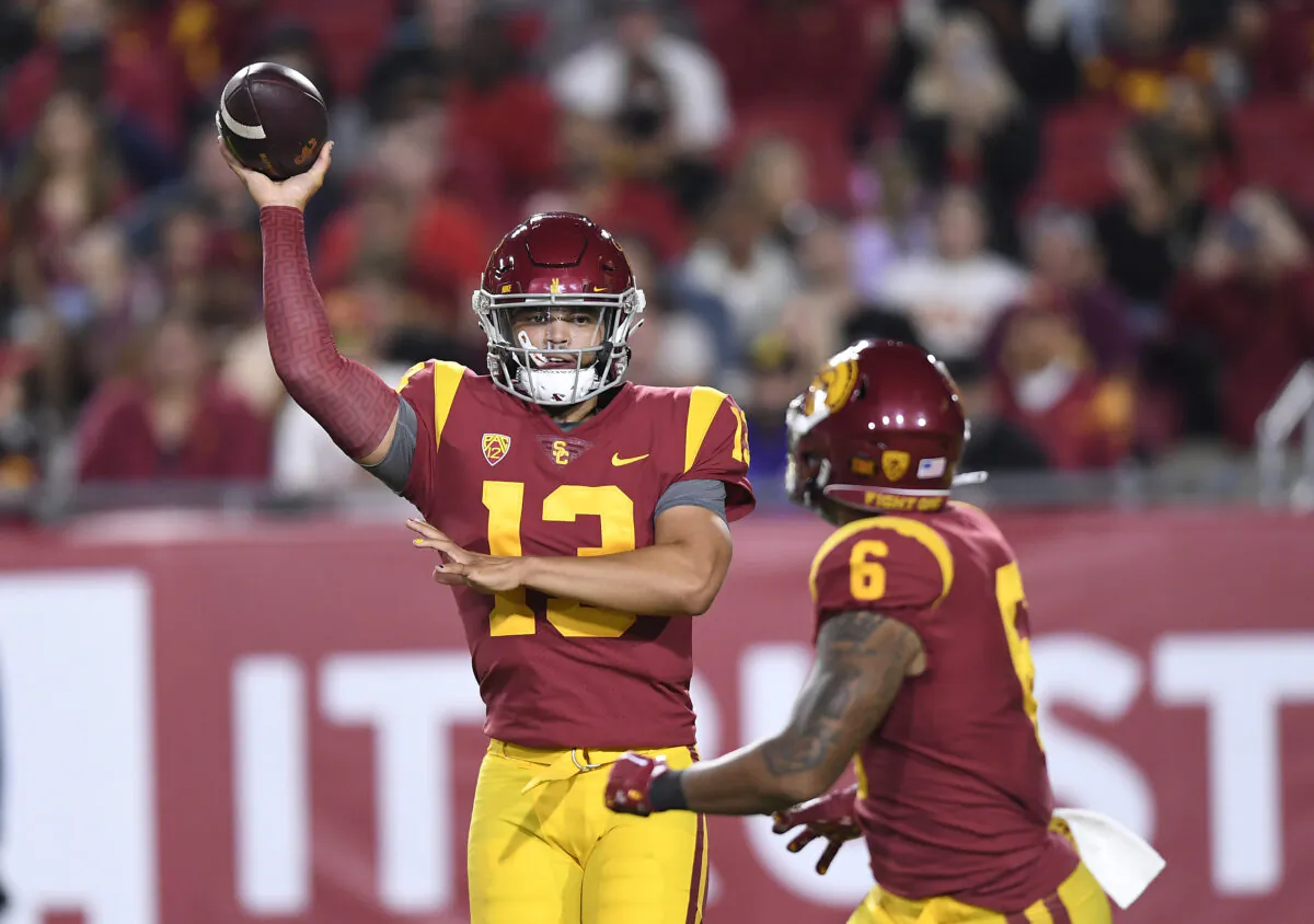 Quarterback Caleb Williams (13) of the USC Trojans throws a pass to Austin Jones (6) during the first half against the Arizona State Sun Devils at United Airlines Field at the Los Angeles Memorial Coliseum in Los Angeles, on Oct. 1, 2022. (Kevork Djansezian/Getty Images)