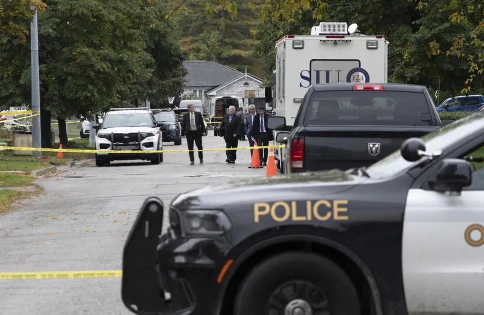 Police and SIU investigators gather at the scene where two police officers were killed in Innisfil, Ont., on Oct. 12, 2022. (The Canadian Press/Arlyn McAdorey)