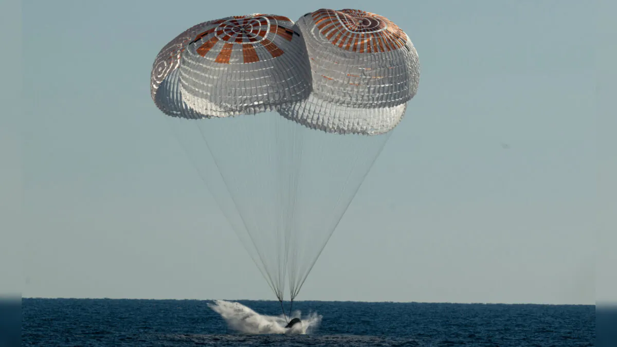 The SpaceX Crew Dragon Freedom capsule splashes down in the Atlantic Ocean off Florida in a return trip from the International Space Station on Oct. 14, 2022. (Bill Ingalls/NASA via AP)