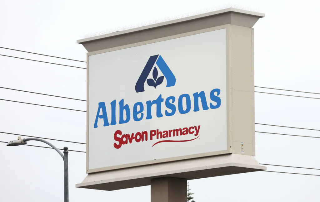 The Albertsons logo is displayed in front of an Albertsons grocery store in Los Angeles on Oct. 14, 2022. (Mario Tama/Getty Images)