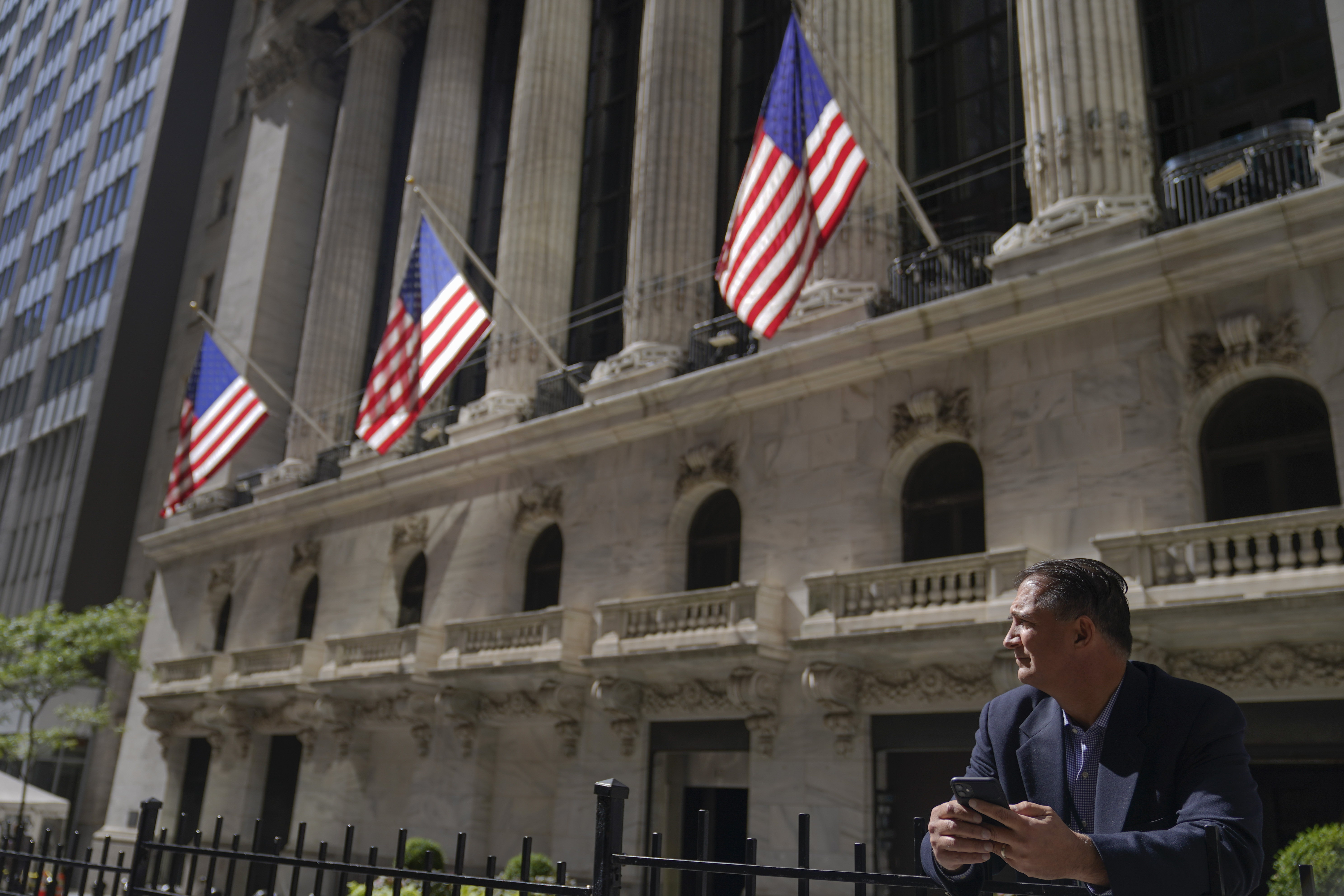 Stock Market Today: Wall Street Rises Ahead of Updates on US Shoppers - Vimarsana News