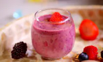 Anti-Inflammatory Berry Protein Smoothie (Recipe + Video)