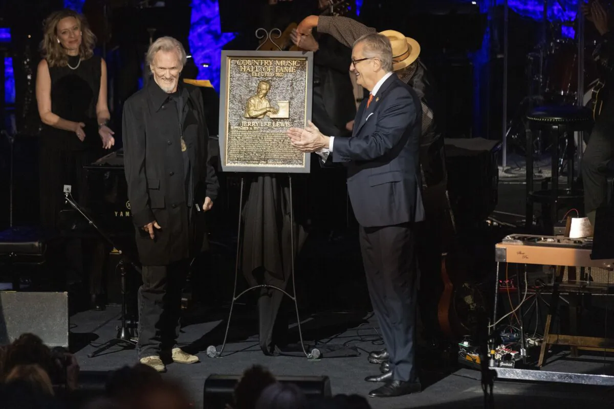 Kris Kristofferson (L) stands with the plaque of honoree Jerry Lee Lewis during the Country Music Hall of Fame Medallion Ceremony at the Country Music Hall of Fame in Nashville, Tenn., on Oct. 16, 2022. (Wade Payne/Invision/AP)