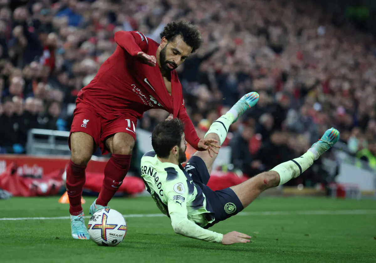 Liverpool's Mohamed Salah in action with Manchester City's Bernardo Silva during the Premier League—Liverpool v Manchester City, in Liverpool, Britain on Oct. 16, 2022. (Phil Noble/Reuters)