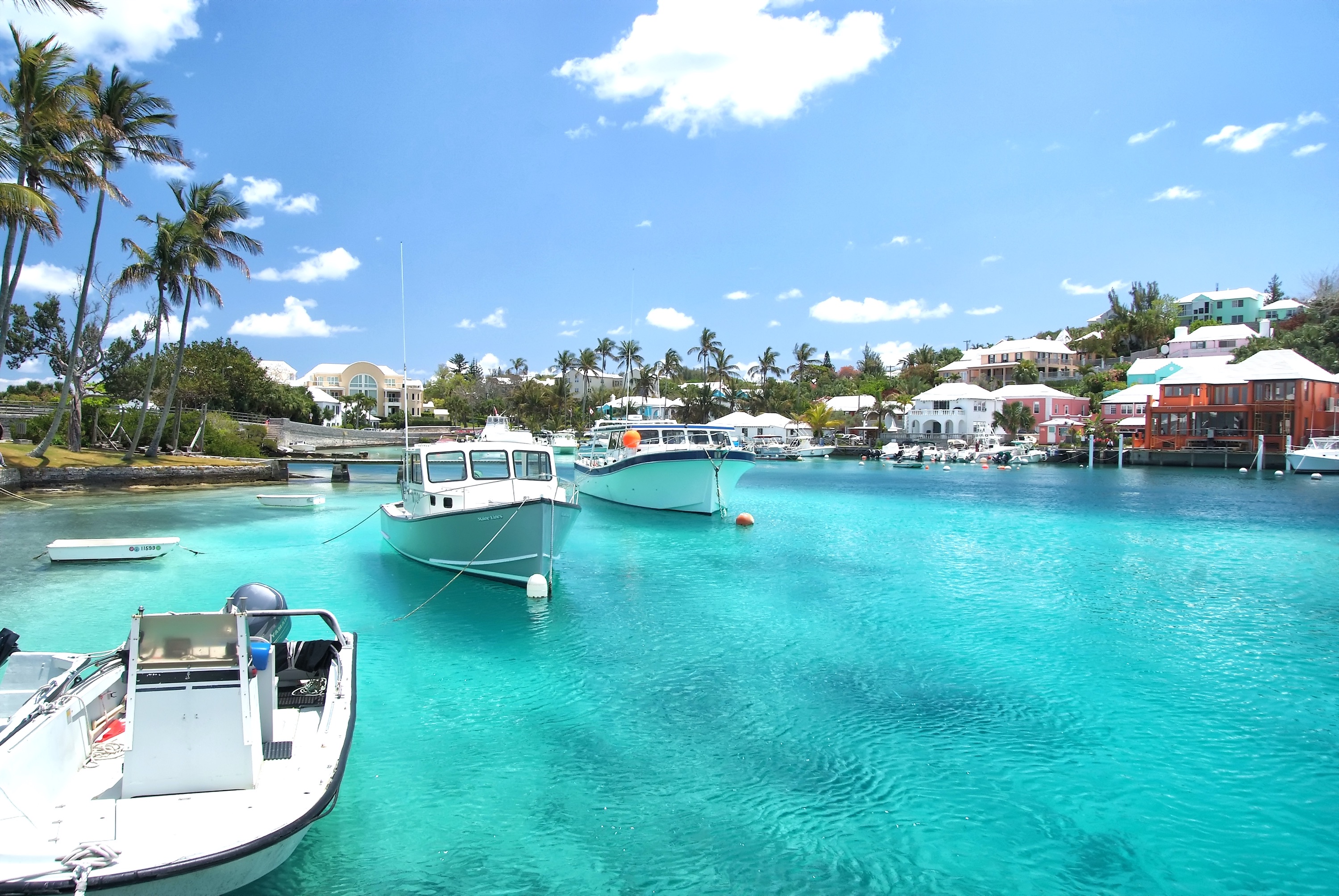Yachts in tropical lagoon in Hamilton, Bermuda. 