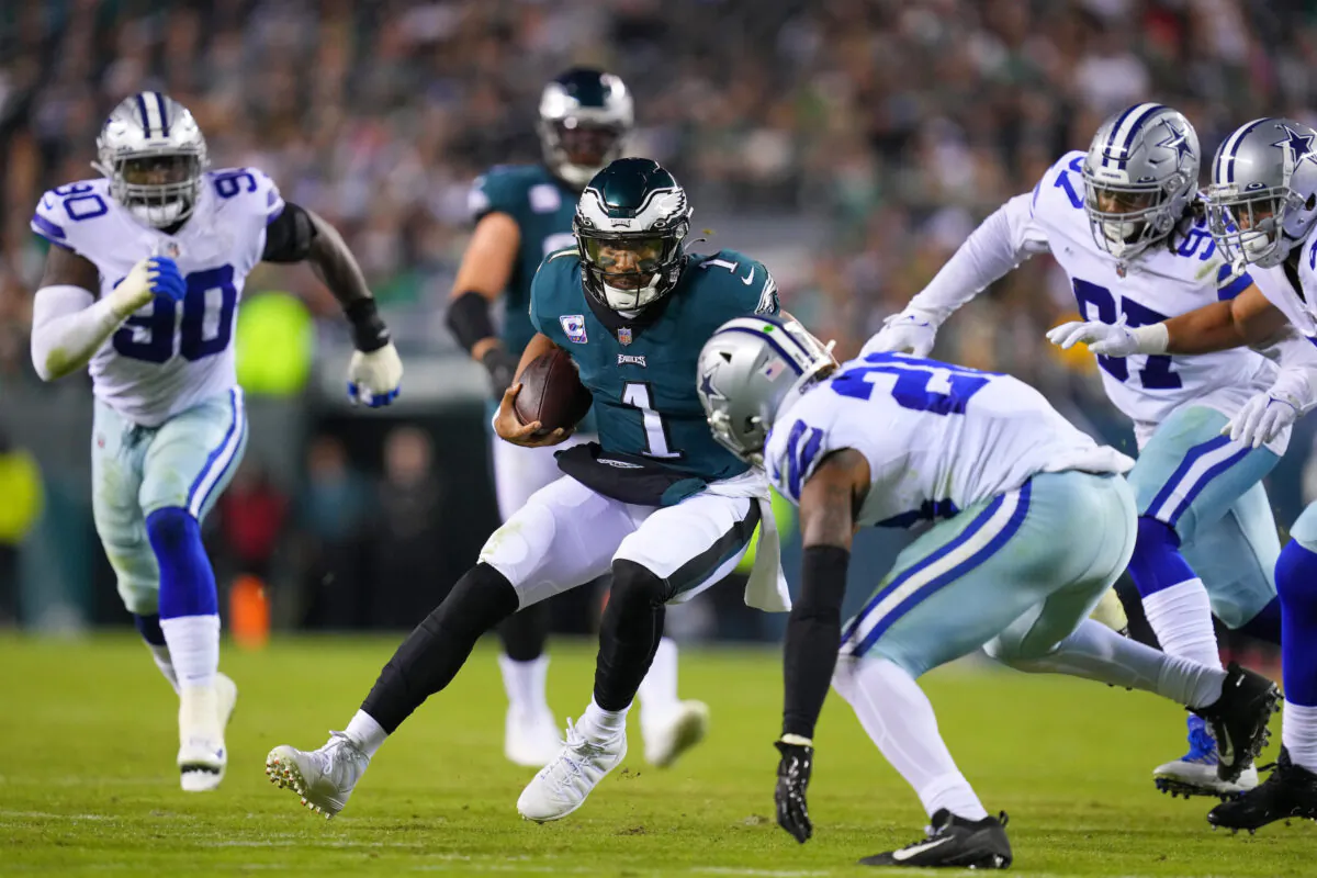 Jalen Hurts (1) of the Philadelphia Eagles rushes with the ball in the second quarter of the game against the Dallas Cowboys at Lincoln Financial Field in Philadelphia, on Oct. 16, 2022. (Mitchell Leff/Getty Images)
