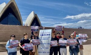 Sydney Pro-Democracy Activists Voice Support for ‘Bridge Man’