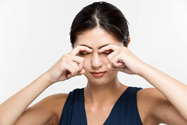 4 Simple and Effective Tips to Improve Dark Circles Around the Eyes