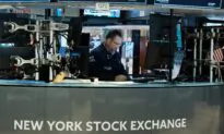 US Needs Tougher Laws Against Federal Stock Traders