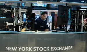 US Needs Tougher Laws Against Federal Stock Traders