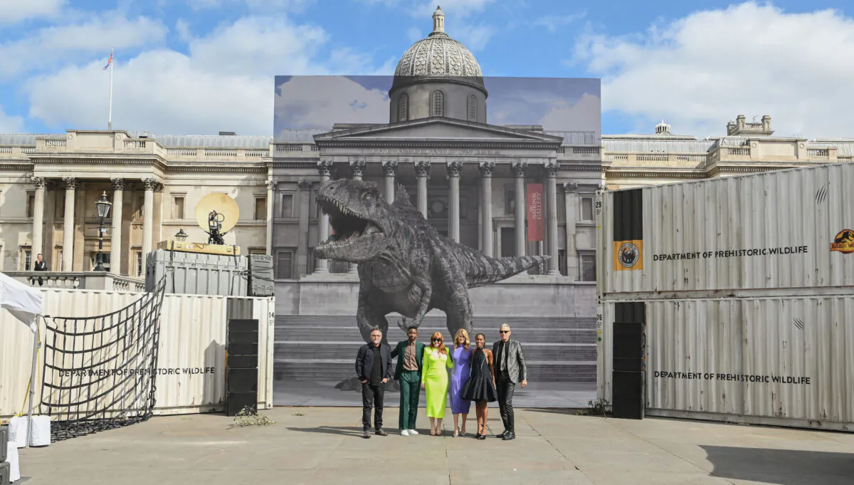 Director Colin Trevorrow, Mamoudou Athie, Bryce Dallas Howard, Laura Dern, DeWanda Wise and Jeff Goldblum attend the "Jurassic World Dominion" photocall at Trafalgar Square in London, England, on May 27, 2022. (Jeff Spicer/Getty Images for Universal Pictures and Amblin Entertainment)