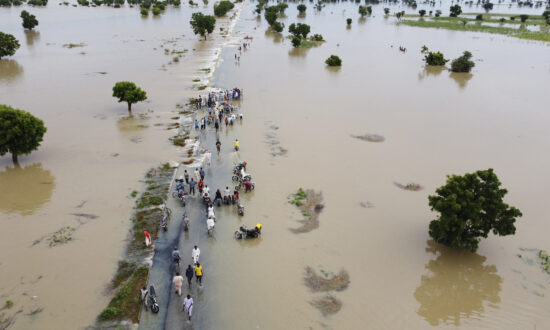 Nigeria Races to Assist Flood Victims; Death Toll Tops 600