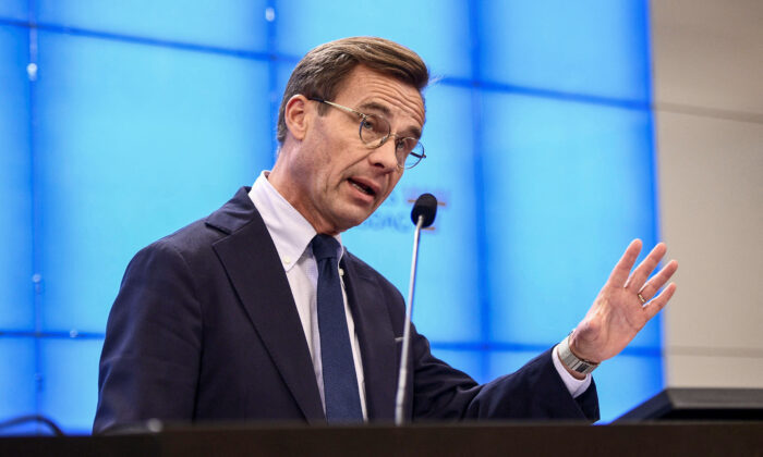 Szwedzki przywódca konserwatystów Ulf Kristersson organizuje konferencję prasową w Sztokholmie 19 września 2022 r. (TT News Agency/Tima Aro via Reuters)