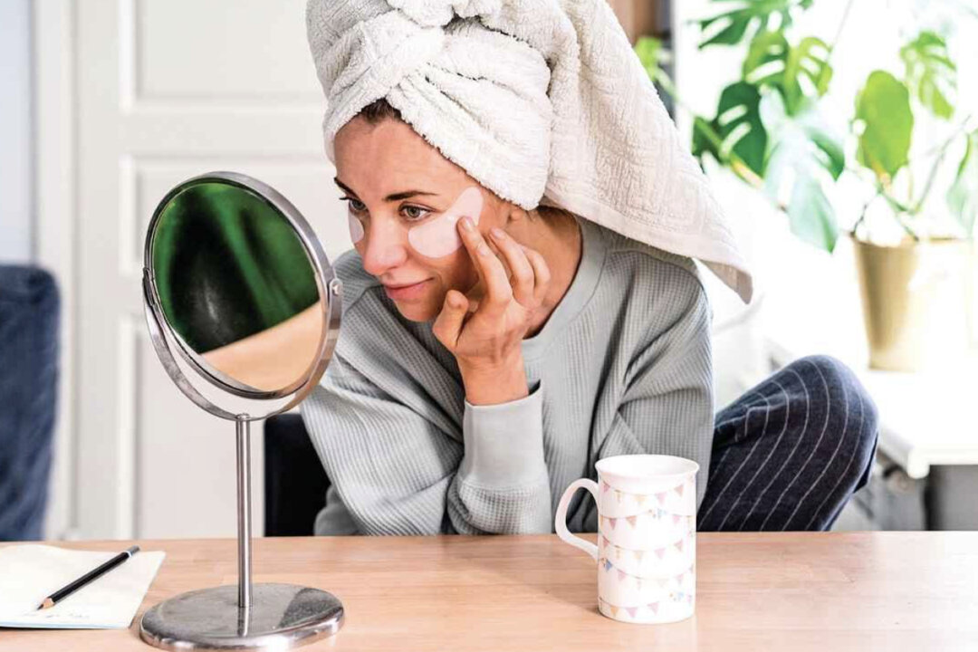 Traditional Chinese Medicine Practitioner Dr. Liao pointed out that dark circles under the eyes are signs of sleep deprivation and reflect our physical condition. (Shutterstock)
