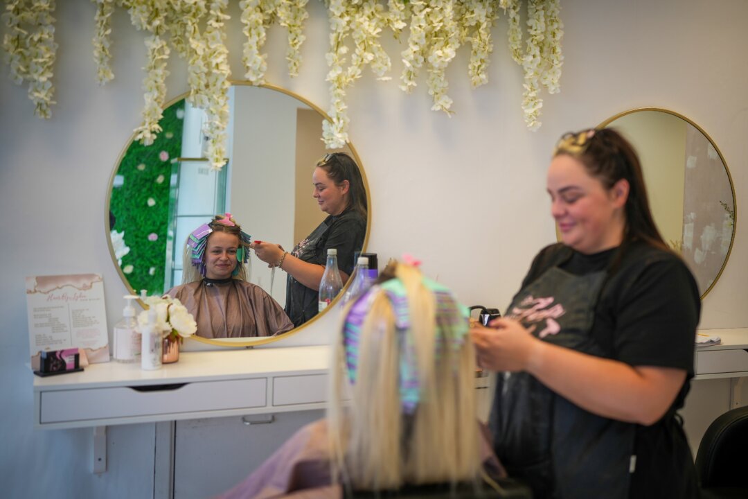 A lady has her hair styled in a salon in Dudley town center, England on April 28, 2022. (Christopher Furlong/Getty Images)