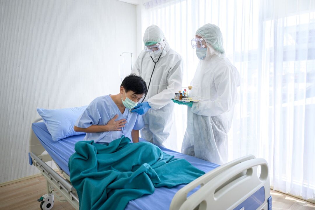 Patient being examined. (Shutterstock)