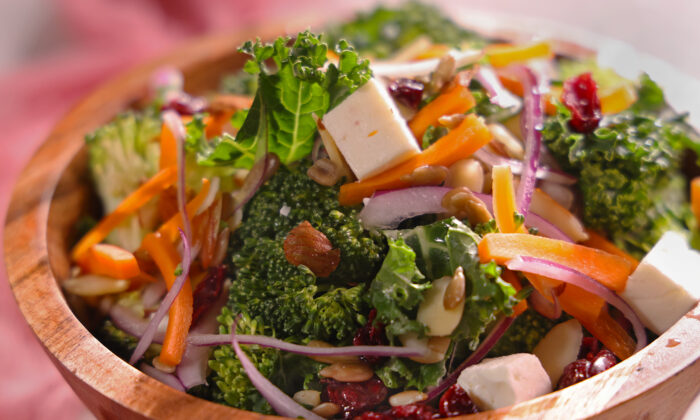 FoodWise Easy Kale Salad With Fresh Lemon Dressing H01898 700x420 