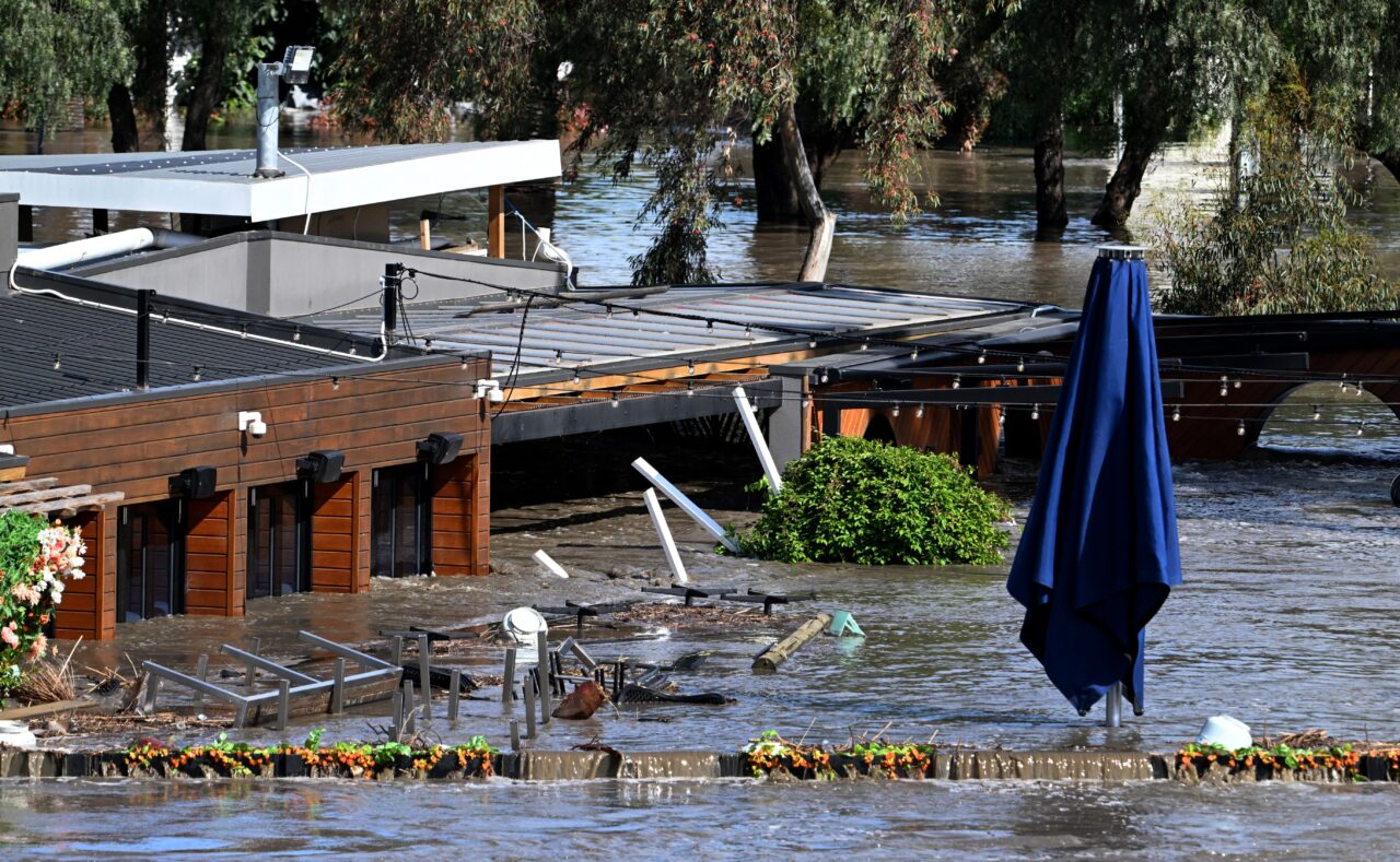 Aussie Home and Business Buyers Should Be Advised of Climate Risk, Report States - Vimarsana News