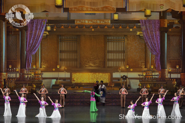 Shen Yun Performing Arts  Il Re Scimmia nel Regno della Regina