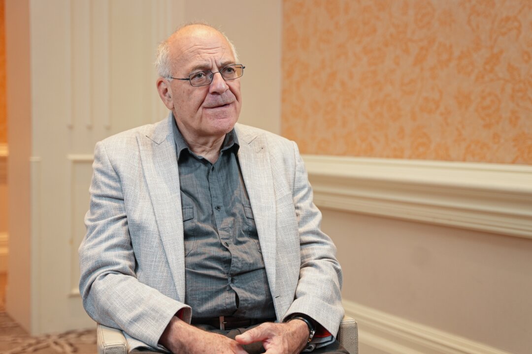 Dr. Paul Marik, co-founder of the Front Line COVID-19 Critical Care Alliance (FLCCC) and former Chief of the Division of Pulmonary and Critical Care Medicine at Eastern Virginia Medical School, at the FLCCC conference "Understanding & Treating Spike Protein-Induced Diseases" in Kissimmee, Fla. on Oct. 14, 2022.  (The Epoch Times)