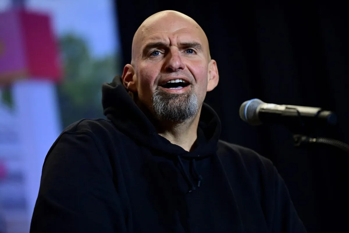 Democrat candidate for U.S. Senate John Fetterman holds a rally in Wallingford, Pa., on Oct. 15, 2022. (Mark Makela/Getty Images)