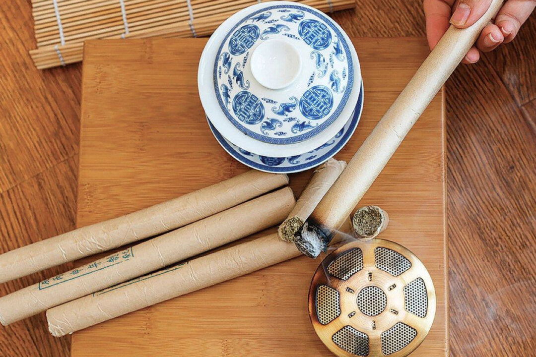 Moxa or Wormwood sticks have been used as a holistic therapy to treat various illnesses and blockages in the human body. There are also different devices beginners can use to safely perform DIY moxibustion at home. (Shutterstock)