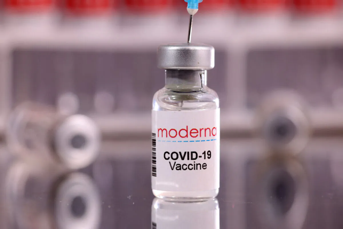 A vial labeled "Moderna COVID-19 Vaccine" on Jan. 16, 2022. (Dado Ruvic/Illustration/Reuters)