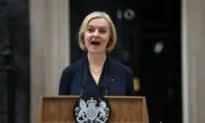 UK’s Liz Truss Says She Will Resign as PM; Arizona Refuses to Remove Makeshift Border Wall | NTD News Today