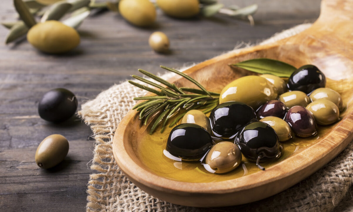 Study: Olive Oil Is a Natural Cancer-Fighting Food, Daily Intake May Reduce Risk of Death