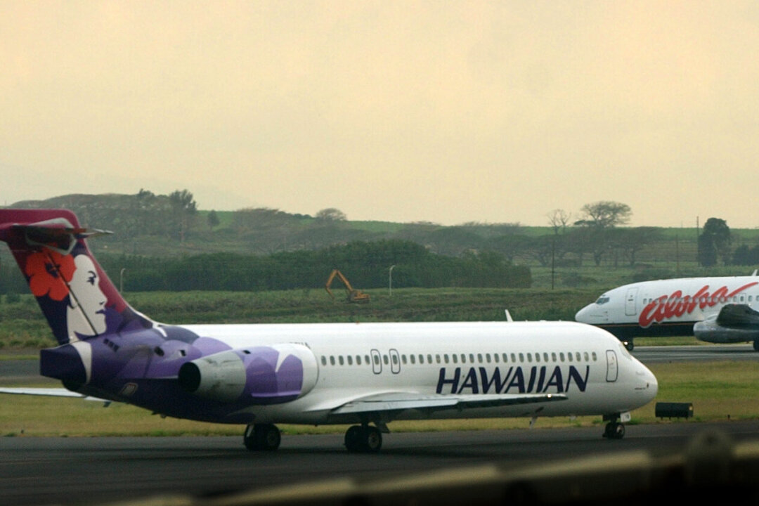 Amazon Will Use Hawaiian Airlines to Operate Cargo Planes | The Epoch Times