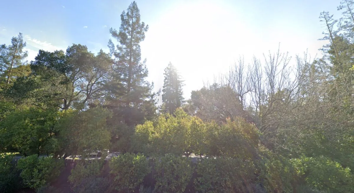 An area near Stockbridge Ave., Atherton, Calif., in February 2022. (Google Maps/Screenshot via The Epoch Times)