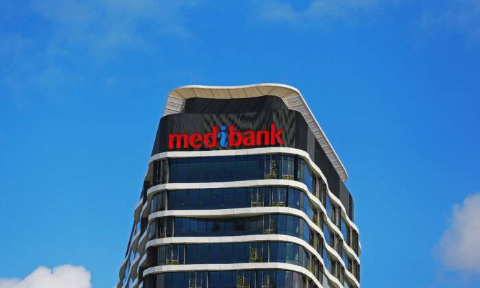 2014 年 10 月 1 日，澳大利亚墨尔本的 Medibank 大楼顶部的 Medibank 标牌。（Scott Barbour/Getty Images）