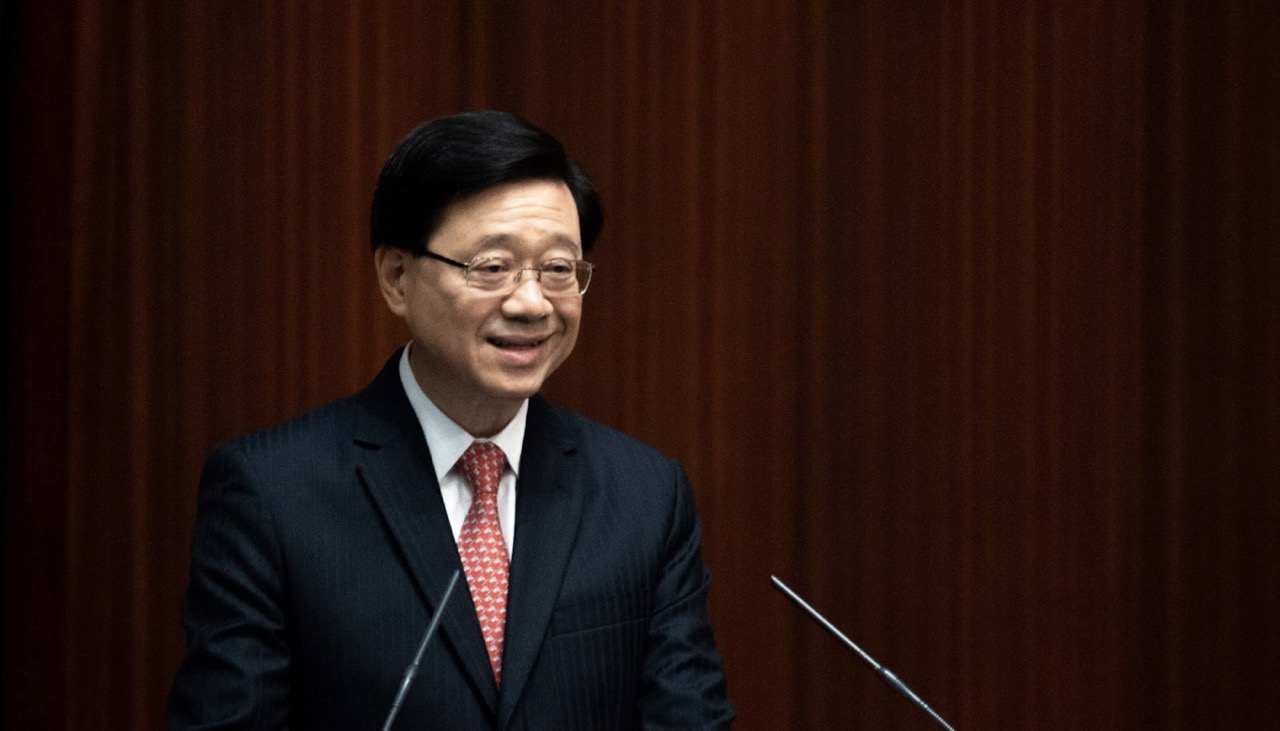 Hong Kong's Leader Admits Loss of 140,000 Workers in Past Two Years - Vimarsana News