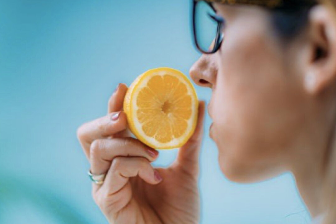 Loss of smell is a unique symptom after COVID-19 infection. (Shutterstock)