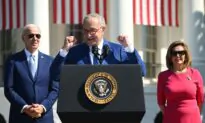 Independent Voters Rush Away From Democrats on Economy Ahead of Midterms: Survey