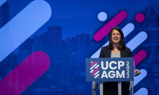 Danielle Smith Asks for Unity at UCP AGM a Day After Unveiling Cabinet
