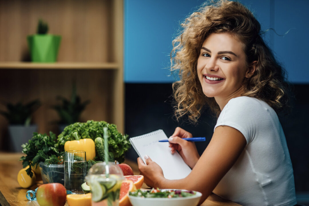 A study conducted by Taipei Tzu Chi Hospital found that the vegetarian elderly have a lower severity rate after the COVID-19 infection than the non-vegetarian elderly. (Shutterstock)