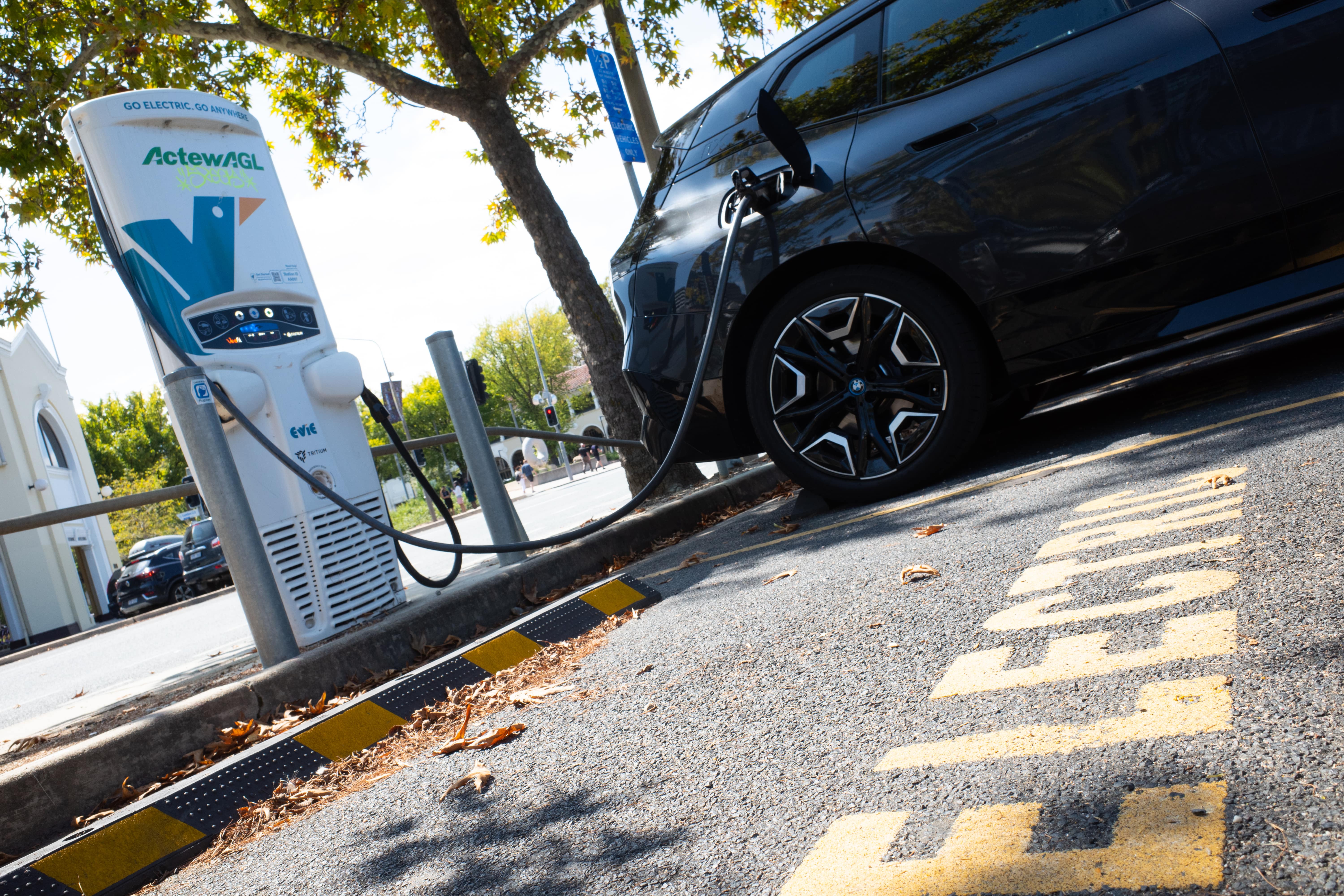 NSW and Victorian Politicians Pledge to Build Hundreds of EV Charging Stations - Vimarsana News