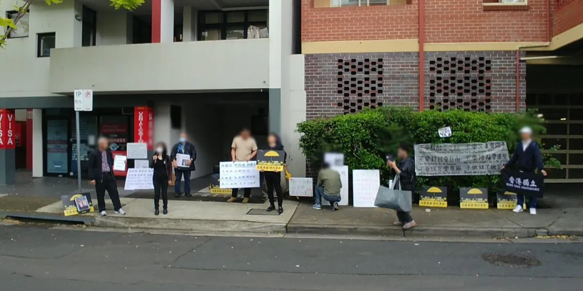 Protesters rallied at the Chinese consulate in Sydney on Oct. 23 to support the Hong Kong protestor who was beaten at the Chinese Consulate in Manchester. (Aus Hong Kong Connex)